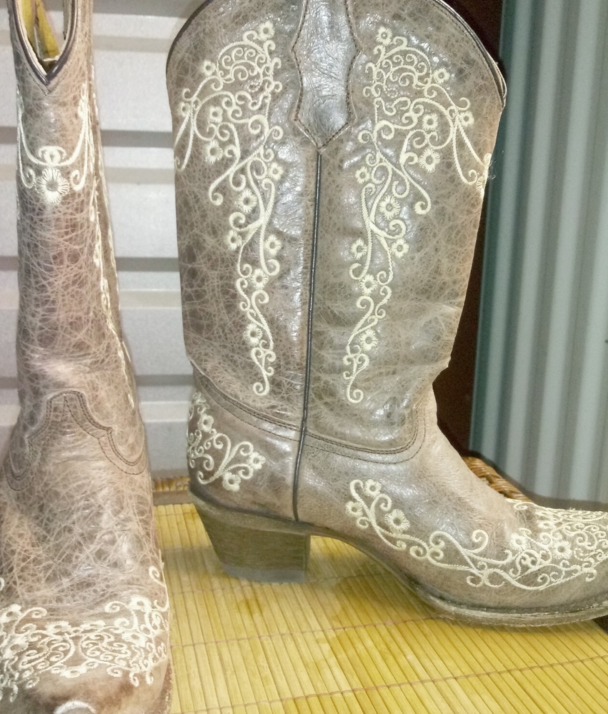 Corral distressed filigree cowgirl boots